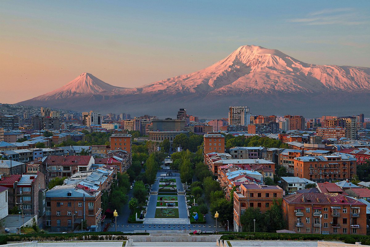 Армения, вид на город. Гора Арарат